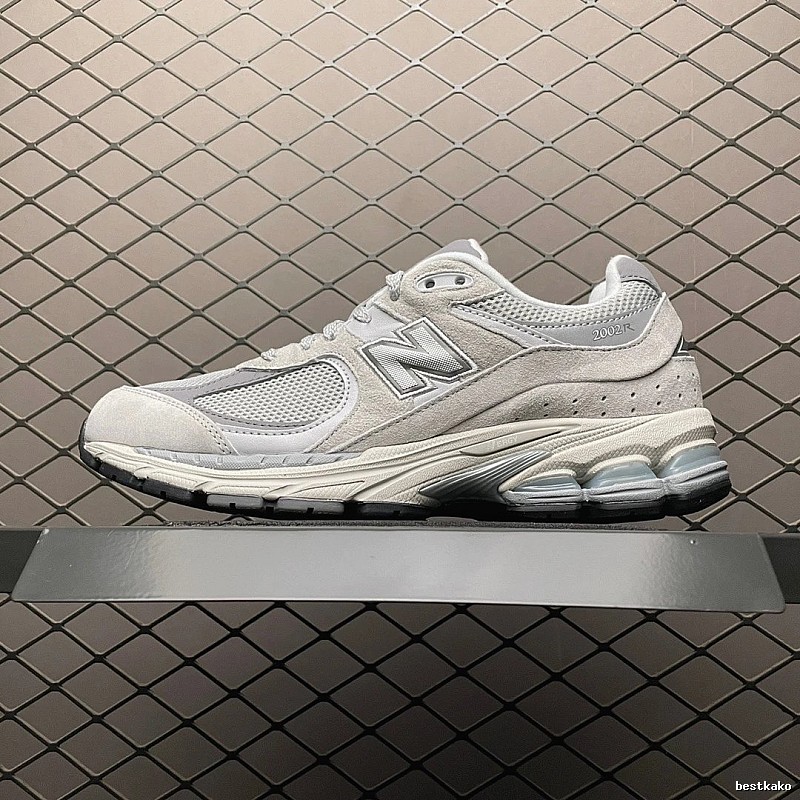 New Balance Beige Running Shoes Featuring Classic Running Profile