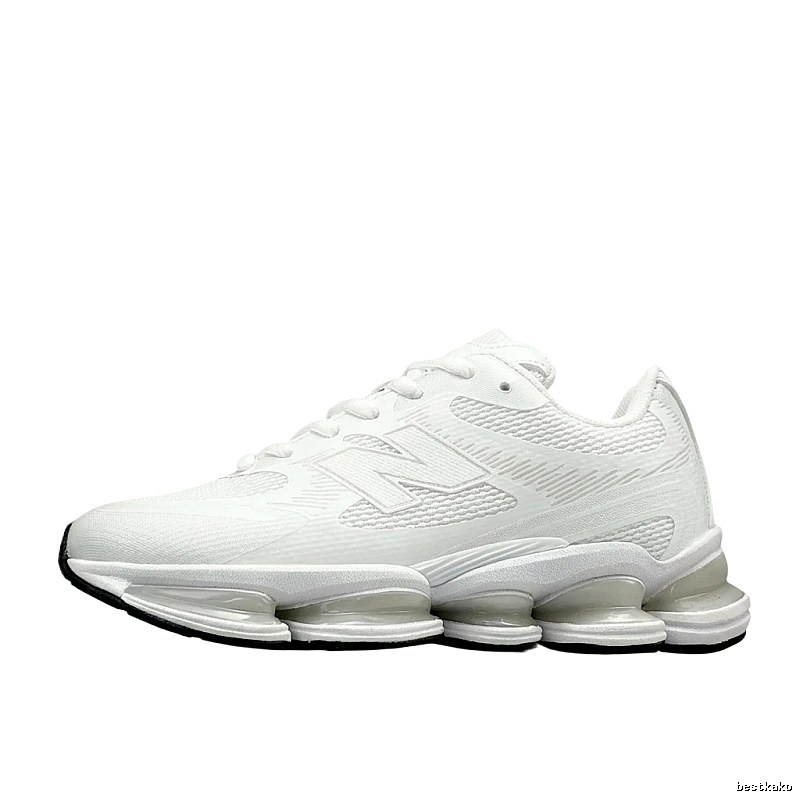 New Balance retro - style white shoes