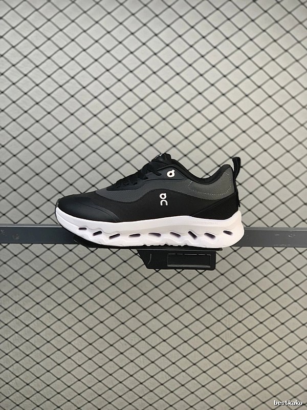 On Black Cloud Runners Defined by Streamlined Toe