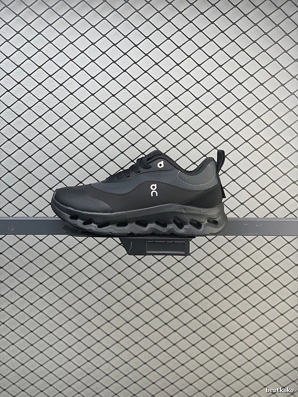 On Cloud Runners, Black and Technical Side Panels