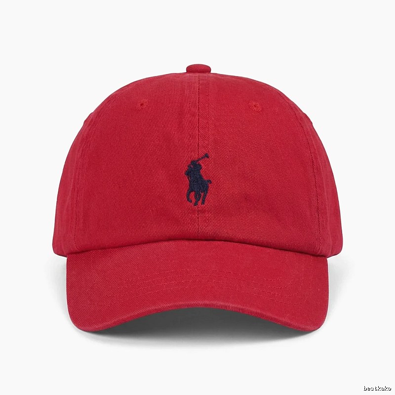 The classic and simple style red hat of Ralph Lauren
